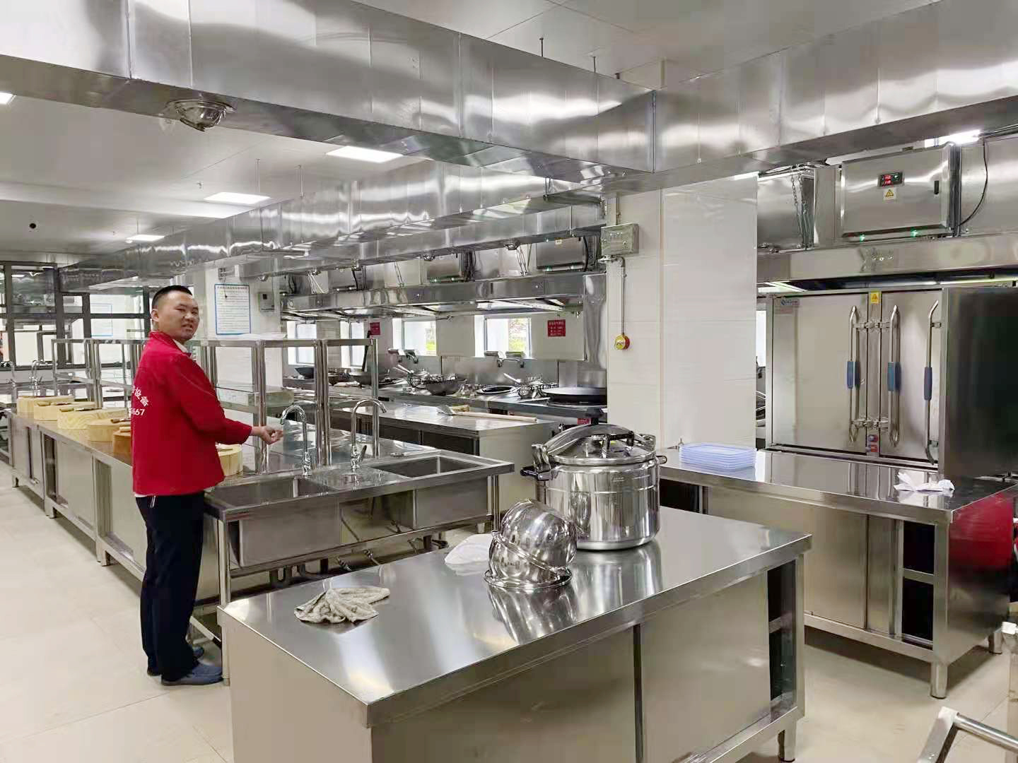 食堂深夜网站免费观看設備