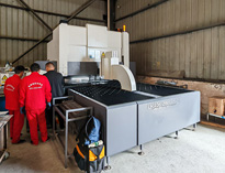 深夜福利影院斥巨資購進業內先進智能柔性折彎設備